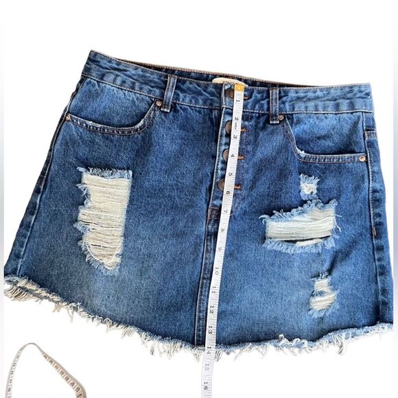 Forever 21 denim mini skirt button up fly distressed raw hem size 28 - Picture 12 of 12